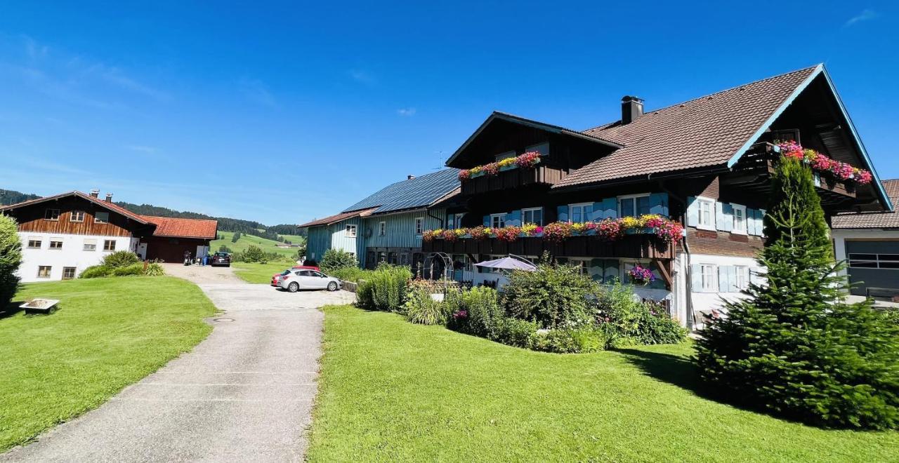 Ferienwohnungen Britta Heim Oberstaufen Bagian luar foto